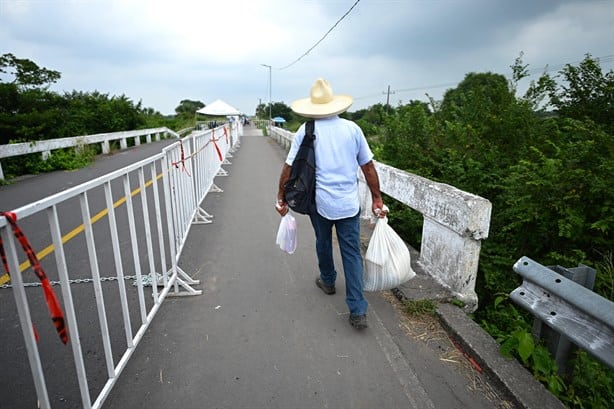 Pobladores de Tlalixcoyan viven viacrucis por puente a punto de colapsar