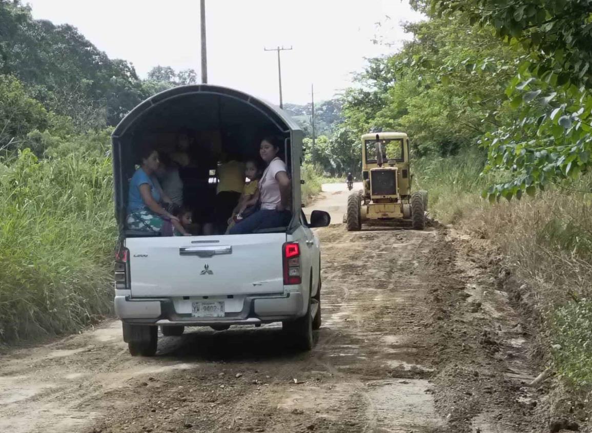 Rehabilitan caminos de terracería dañados por las lluvias en Moloacán | VIDEO