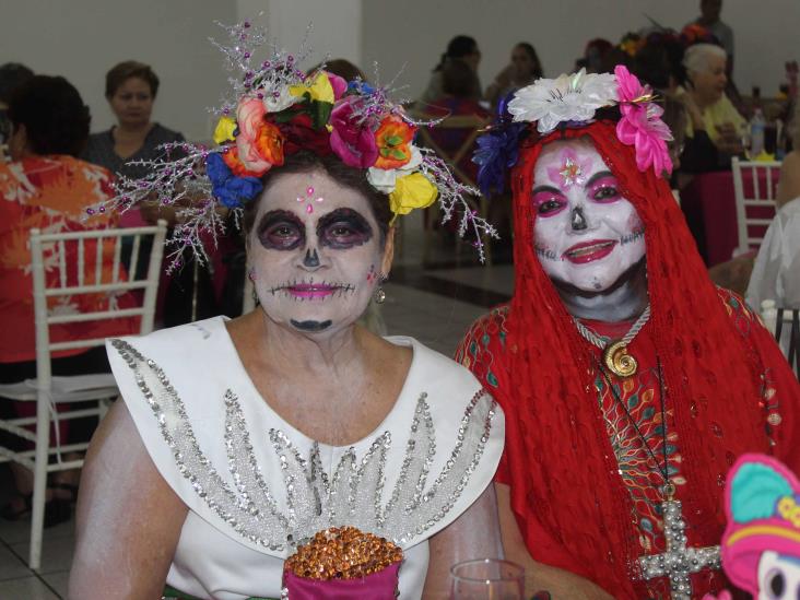 Comité de Damas del Club de Leones Veracruz efectúan tarde de café con causa