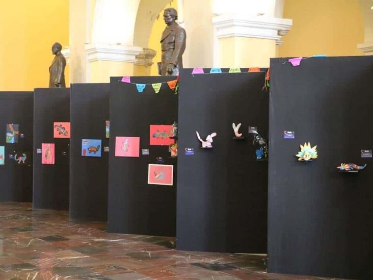 Presentan exposición ´Alebrijes´ y ´Altar de Muertos con Globos´