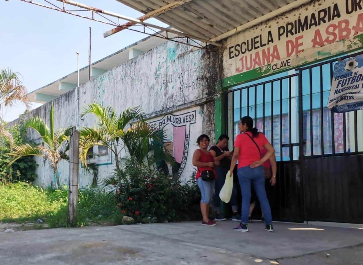 Tensión entre padres de familia y maestros en escuela de Nanchital; esperan intervención de SEV