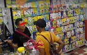 Alertan por dos ladrones de celulares en Martínez
