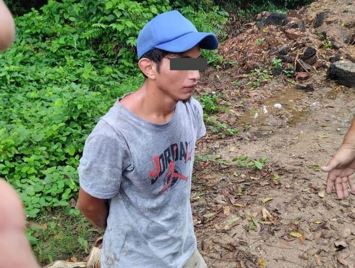 Vecinos de Acayucan detienen a ladrón mientras golpeaba a una mujer mayor