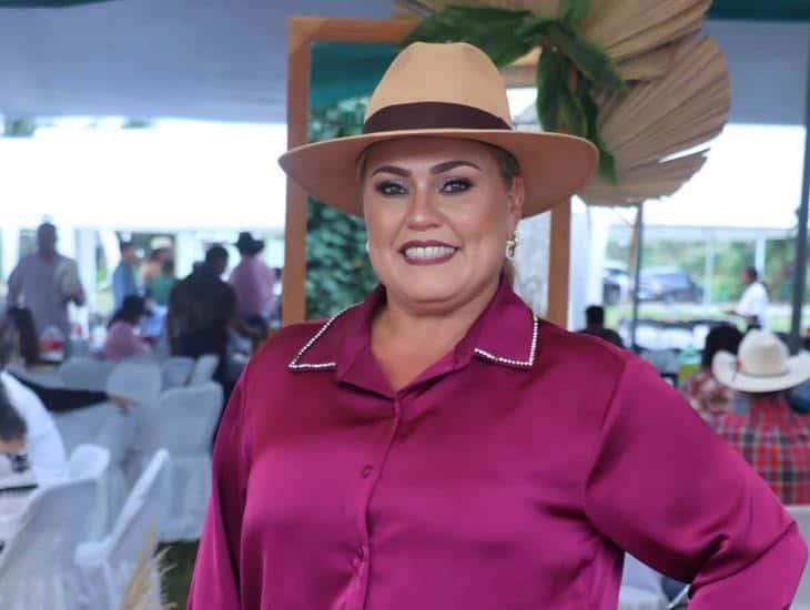 Lizzette Álvarez Vera fue festejada por cumplir un año más de vida