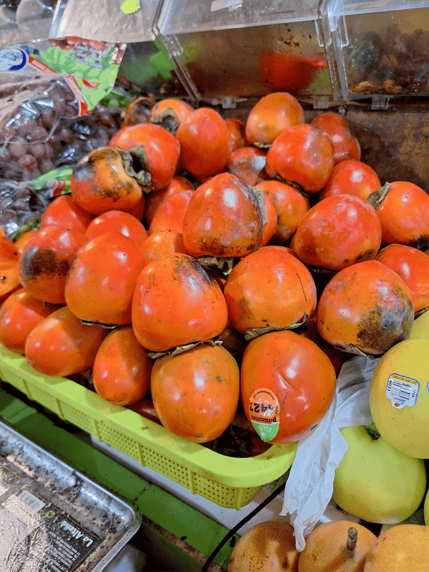 ¿Conoces el Persimmon? La fruta japonesa que venden en mercados de Veracruz