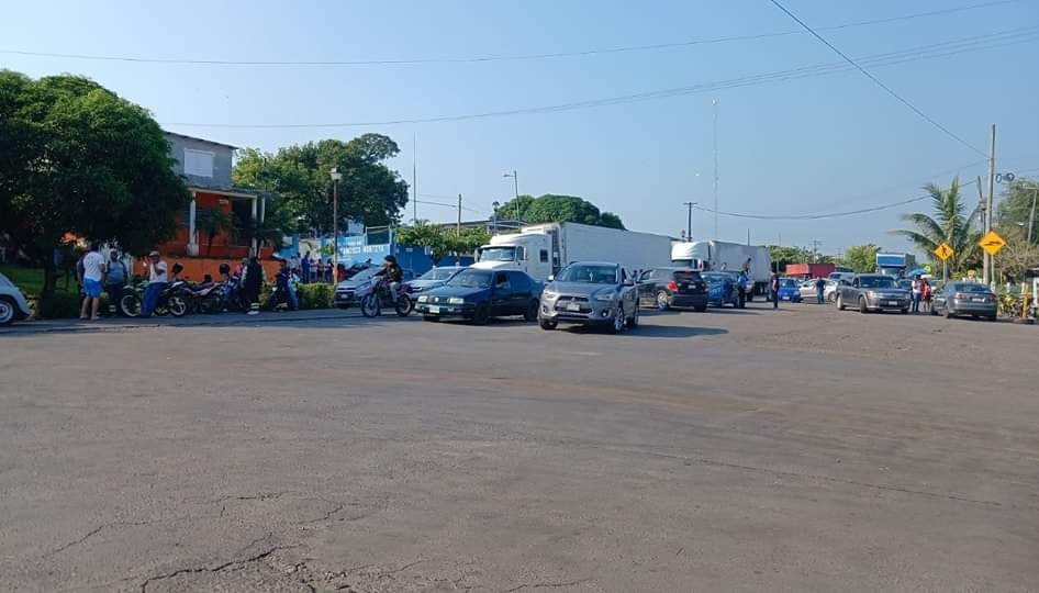 Habitantes de Vargas levantan bloqueo en carretera Veracruz-Xalapa