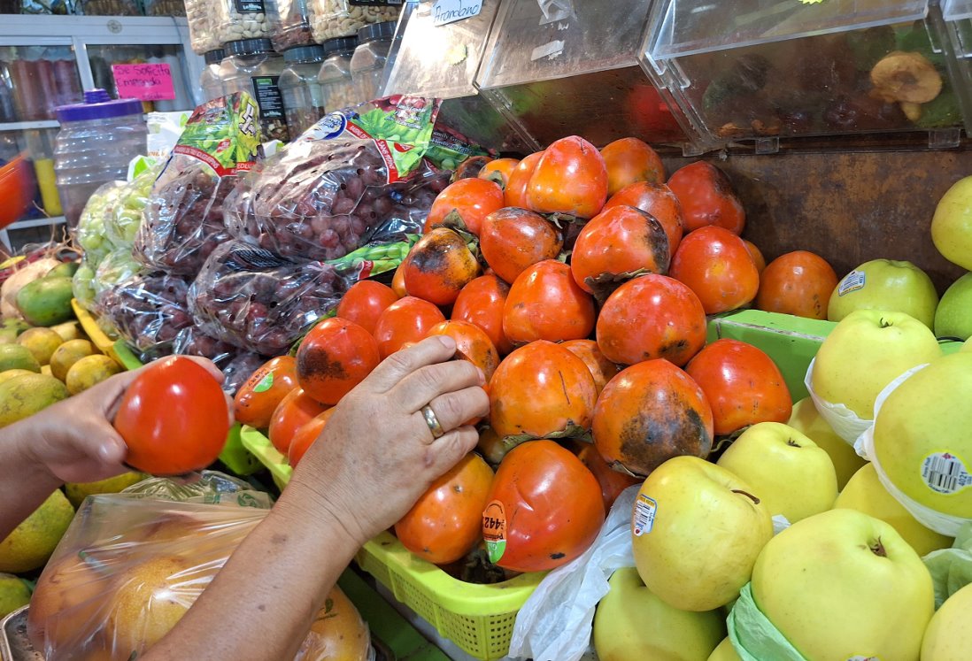 ¿Conoces el Persimmon? La fruta japonesa que venden en mercados de Veracruz