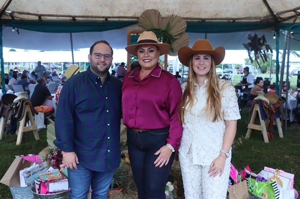 Lizzette Álvarez Vera fue festejada por cumplir un año más de vida