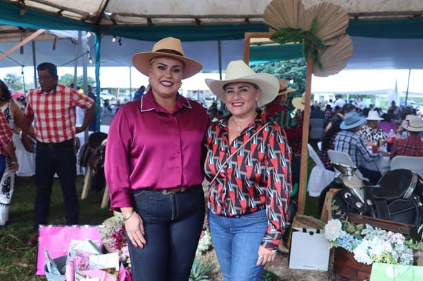 Lizzette Álvarez Vera fue festejada por cumplir un año más de vida