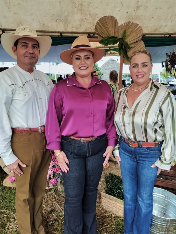 Lizzette Álvarez Vera fue festejada por cumplir un año más de vida
