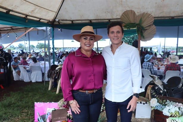 Lizzette Álvarez Vera fue festejada por cumplir un año más de vida
