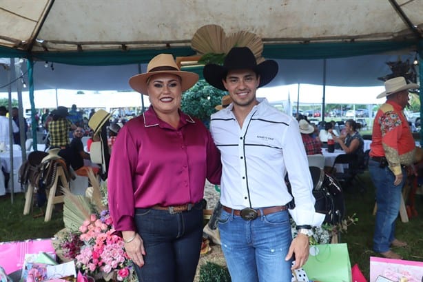 Lizzette Álvarez Vera fue festejada por cumplir un año más de vida