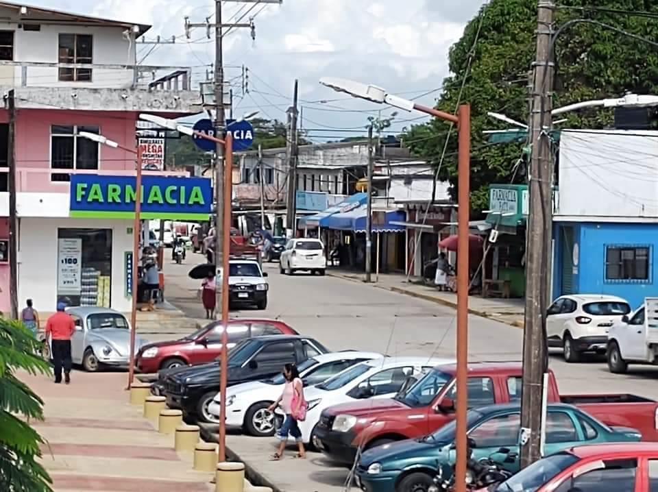 Niña olvidada por su padre genera alarma en Villa Cuichapa