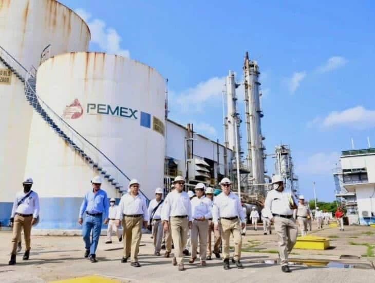 Pemex: Nueva Ley pone tope de sueldo a estos trabajadores petroleros