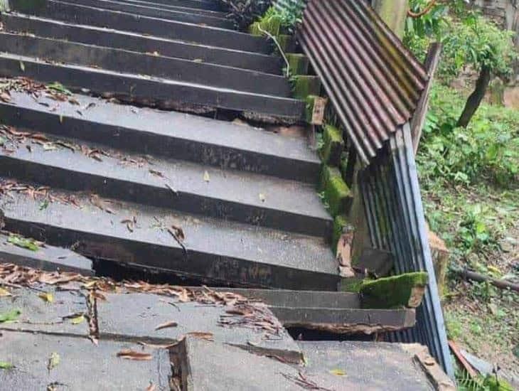 Socavón amenaza paso peatonal en la colonia Bellavista