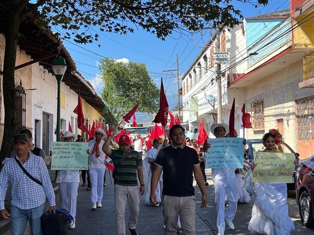 Protestan Antorchistas en Coatepec; ¿qué es lo que exigen?