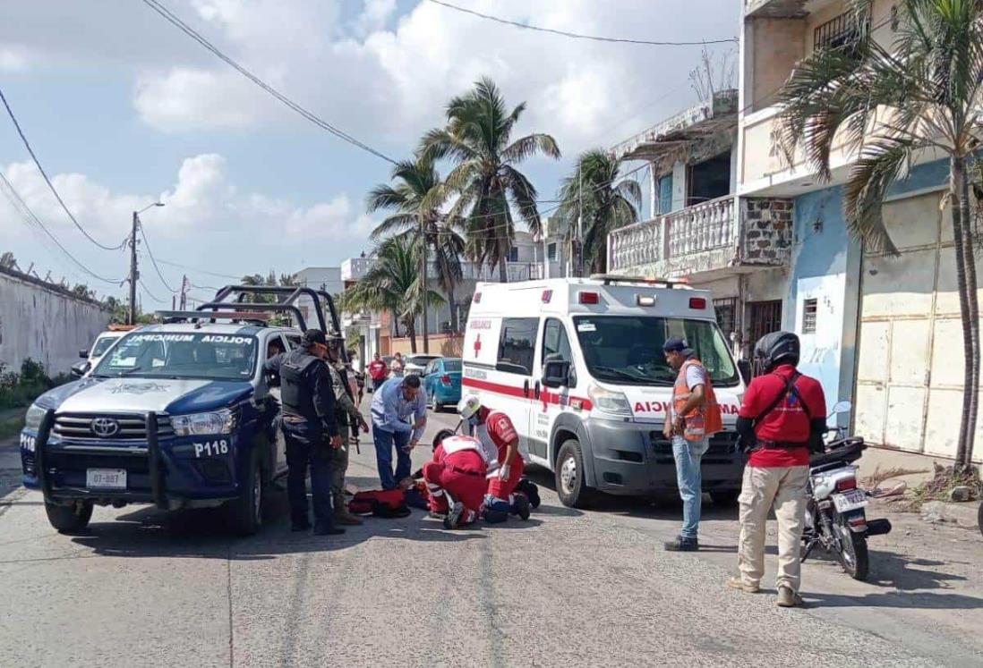 Motociclista termina con múltiples golpes al derrapar en Veracruz