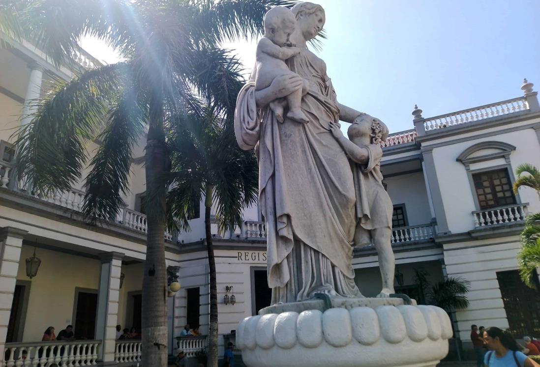 Vandalizan escultura del Registro Civil de Veracruz