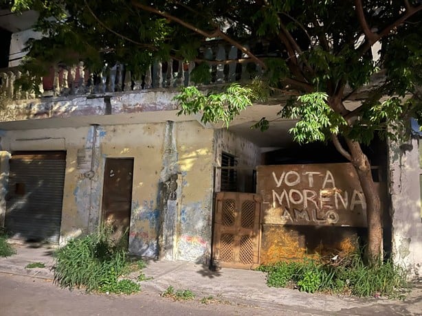 Alertan por casa abandonada que es refugio de vagos en colonia Playa Linda, Veracruz