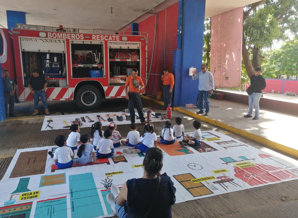 Protección Civil recibe a pequeños estudiantes para exponerles cómo trabajan día a día