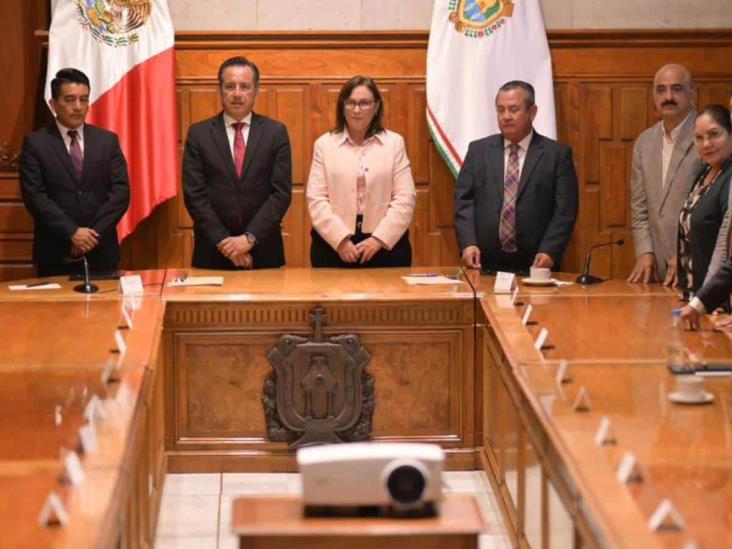 Rocío Nahle y Cuitláhuac García formalizan entrega-recepción con firma de actas