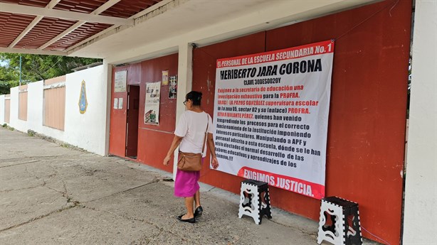 Se quedan sin clases en Secundaria General 1 de Poza Rica; ¿cuál fue el motivo? | VIDEO