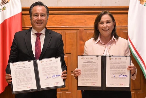 Rocío Nahle y Cuitláhuac García formalizan entrega-recepción con firma de actas