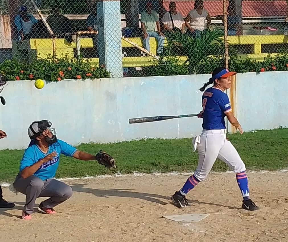 Convocan a torneo del Pavo en el softbol femenil