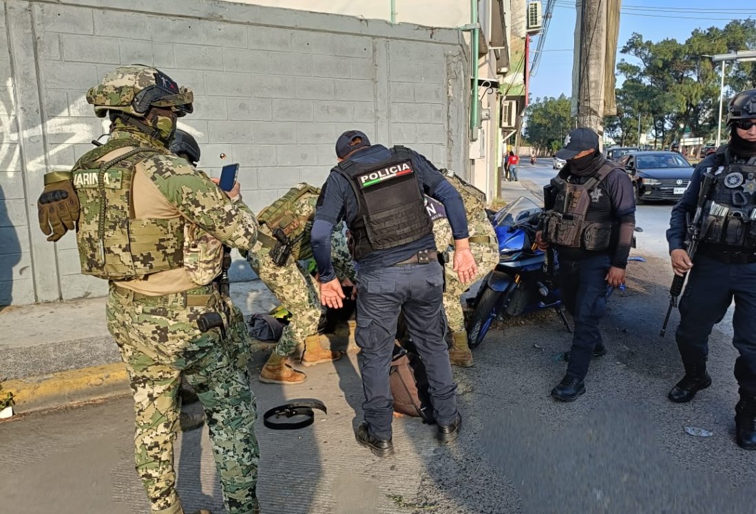 Marino derrapa y choca en su motocicleta tras salir de turno en Playa Linda, Veracruz