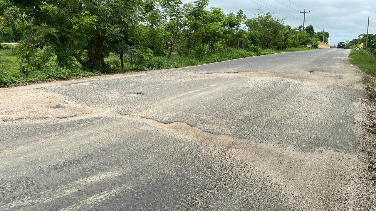 Lluvias aceleran desgaste de la carretera El Paralelo-Las Choapas