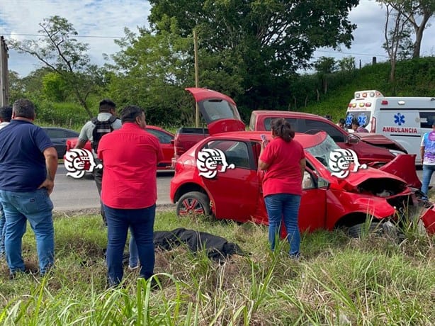 Muere directora de telesecundaria tras cruento choque en Sayula; hay más profesores heridos | VIDEO