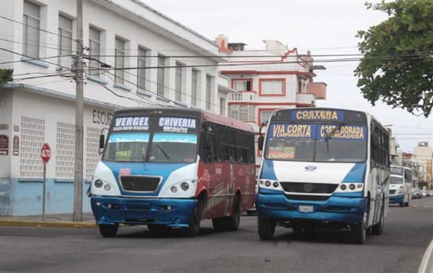 ¿De cuánto es la multa en Veracruz por estacionarse en una parada de camión urbano?