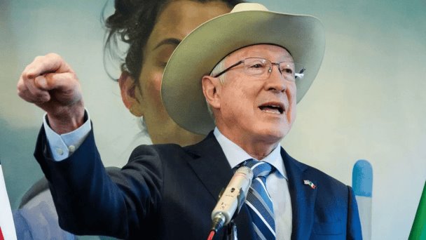 Ken Salazar saca las uñas