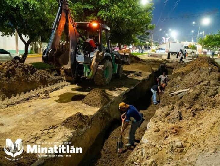 Carmen Medel dio arranque a la rehabilitación del drenaje sanitario en la colonia Petrolera