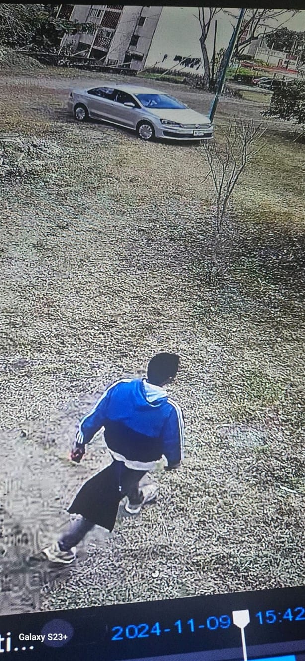 Ladrón en jardines de Xalapa es captado robando en casas y autos