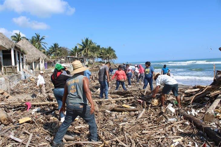 ¡Al fin! Realizan jornada de limpieza en esta playa de Cazones