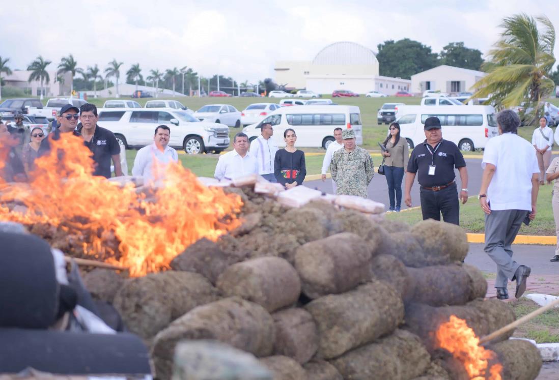 Queman cerca de 2 toneladas de drogas en el puerto de Veracruz; las aseguraron en operativos