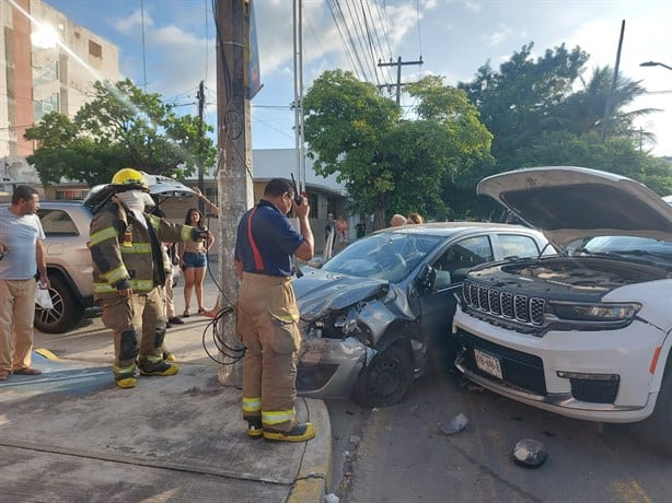 Fuerte accidente en el fraccionamiento Virginia, en Boca del Río