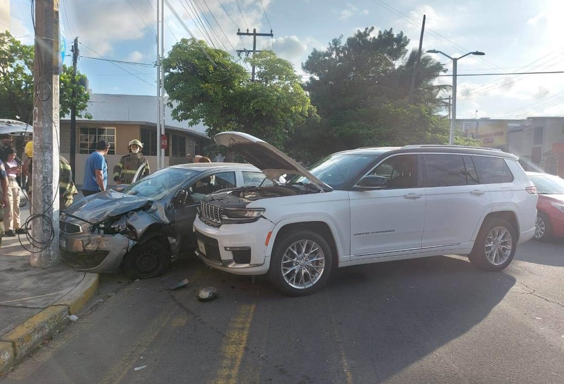 Fuerte accidente en el fraccionamiento Virginia, en Boca del Río