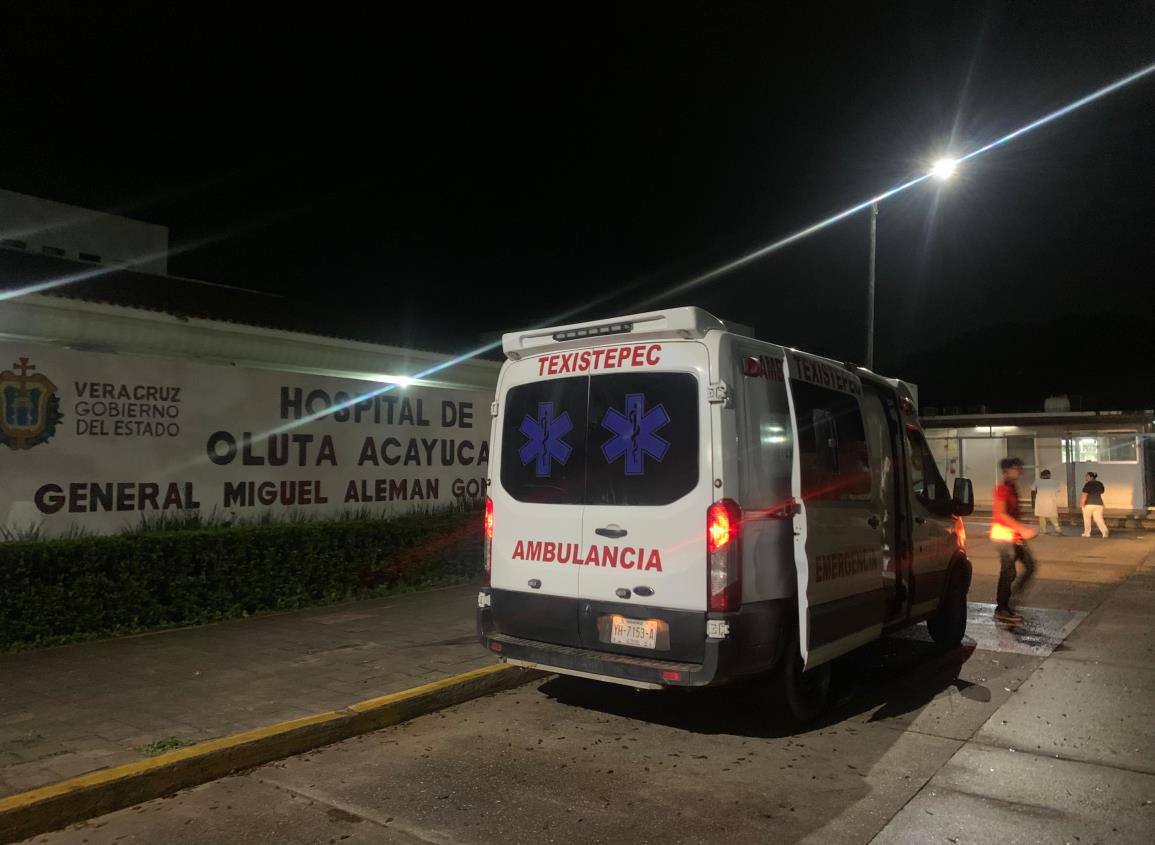 Policía sufre caída de la patrulla mientras laboraba en Texistepec