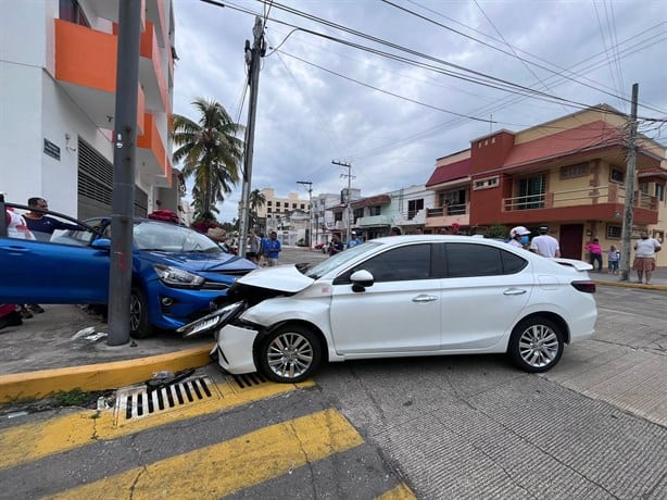 Fuerte accidente en la colonia Flores Magón en Veracruz