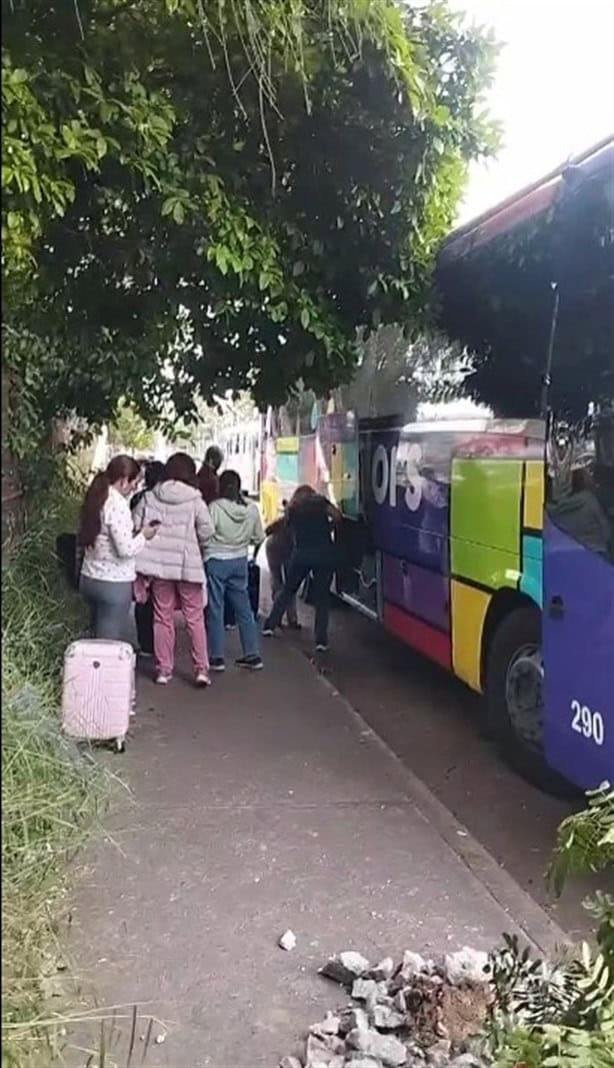 Chofer abandona autobús de Kolors con todo y pasajeros en Veracruz | VIDEO