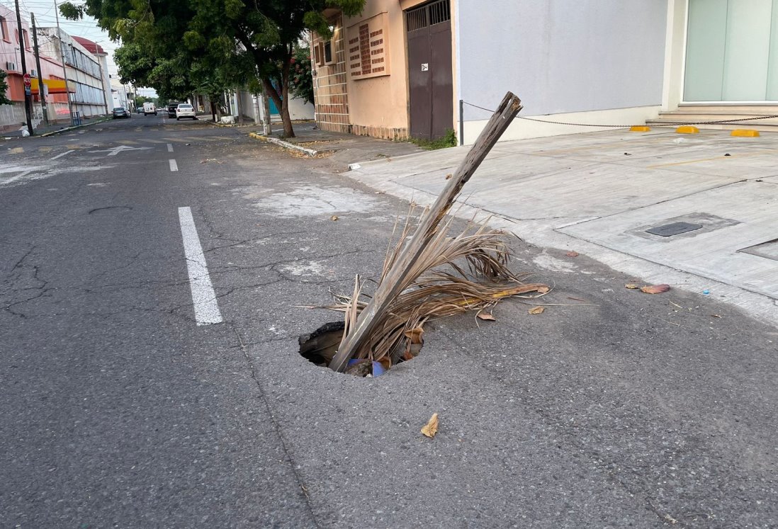 Vecinos de la colonia Ignacio Zaragoza denuncian socavón