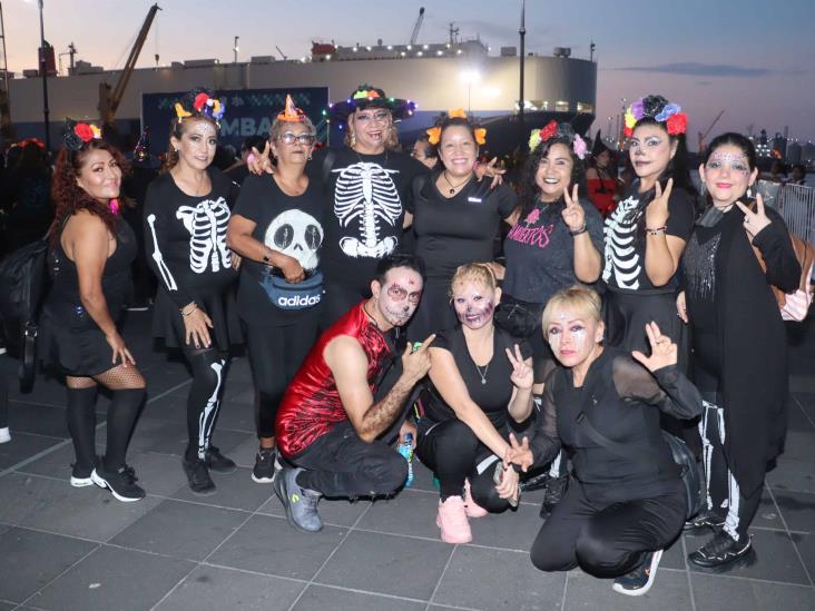 Grupos de Zumba realizan masivo de Thriller en la Macro Plaza del Malecón