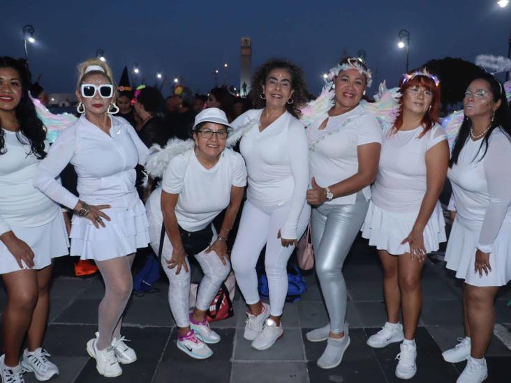 Grupos de Zumba realizan masivo de Thriller en la Macro Plaza del Malecón