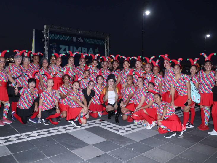 Grupos de Zumba realizan masivo de Thriller en la Macro Plaza del Malecón