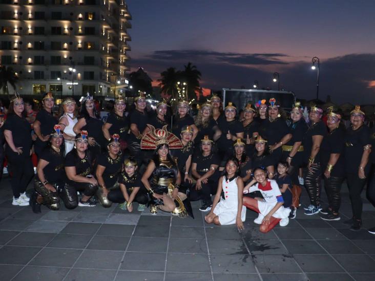 Grupos de Zumba realizan masivo de Thriller en la Macro Plaza del Malecón