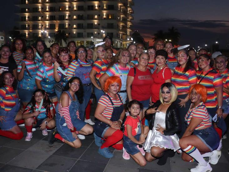 Grupos de Zumba realizan masivo de Thriller en la Macro Plaza del Malecón