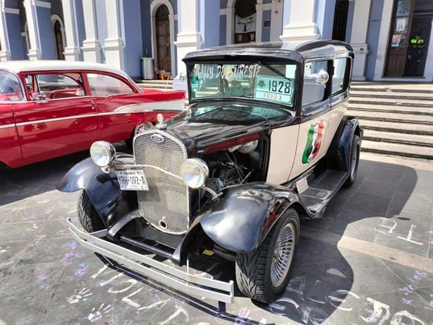 ¡Joyas! Más de 50 autos clásicos fueron expuestos en Córdoba