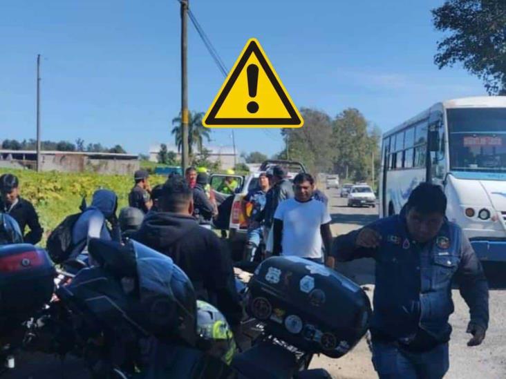 ¡Vaya susto! Derrapan motociclistas sobre la carretera Fortín-Huatusco